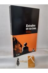 EXTRAOS EN UN TREN