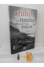 UNA TUMBA ENTRE LAS ROCAS